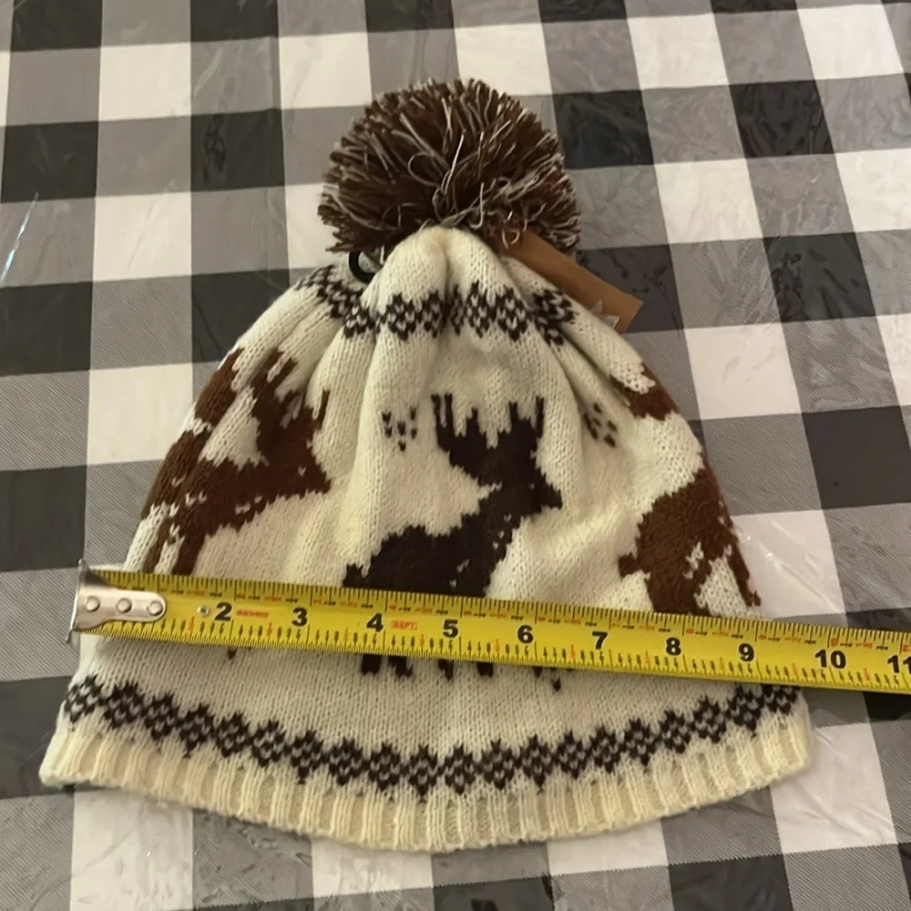 New Beige Deer Women’s Pom Pom Hat NWT